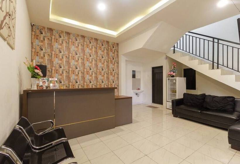 Отель Reddoorz Near Ap Pettarani 3