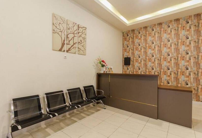 Отель Reddoorz Near Ap Pettarani 3