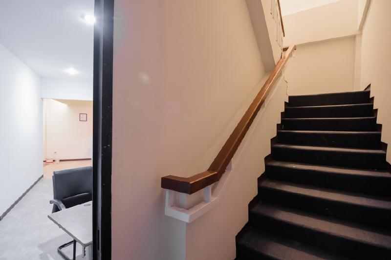 Отель Reddoorz Near Itc Mangga Dua