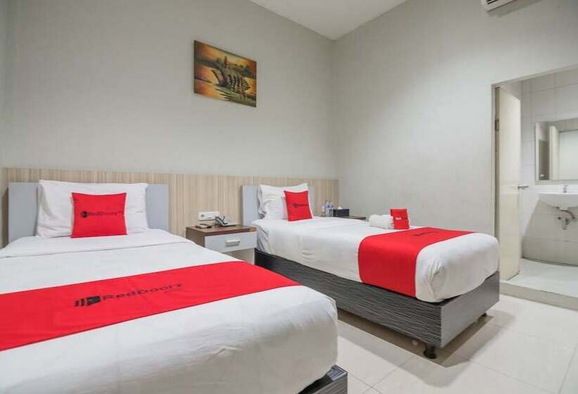 호텔 Reddoorz Plus Near Simpang Rimbo Jambi