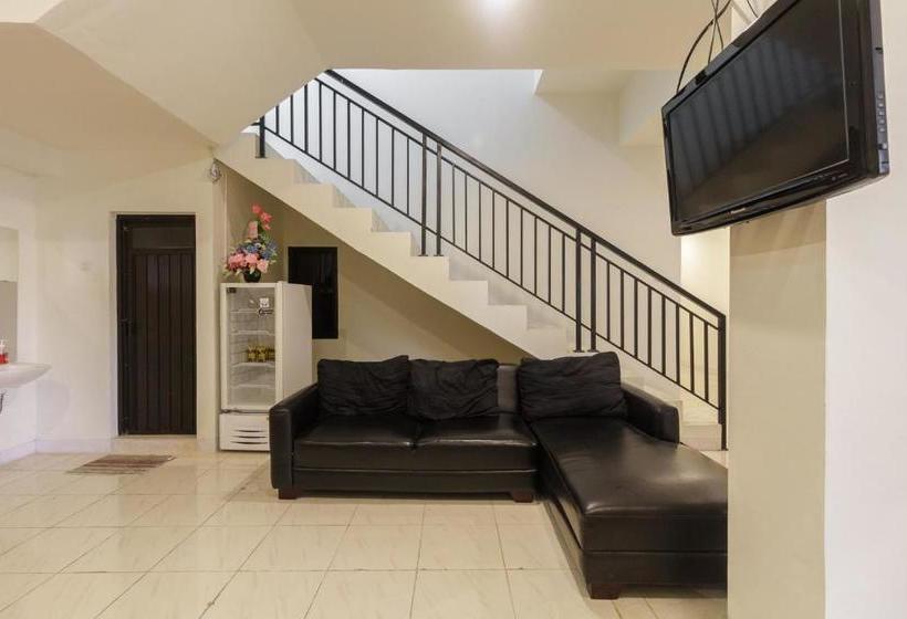 Отель Reddoorz Near Ap Pettarani 3