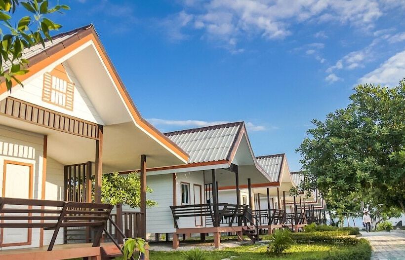 ホテル Scarlet Sails Resort