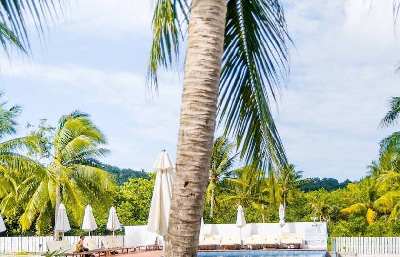 ホテル Scarlet Sails Resort