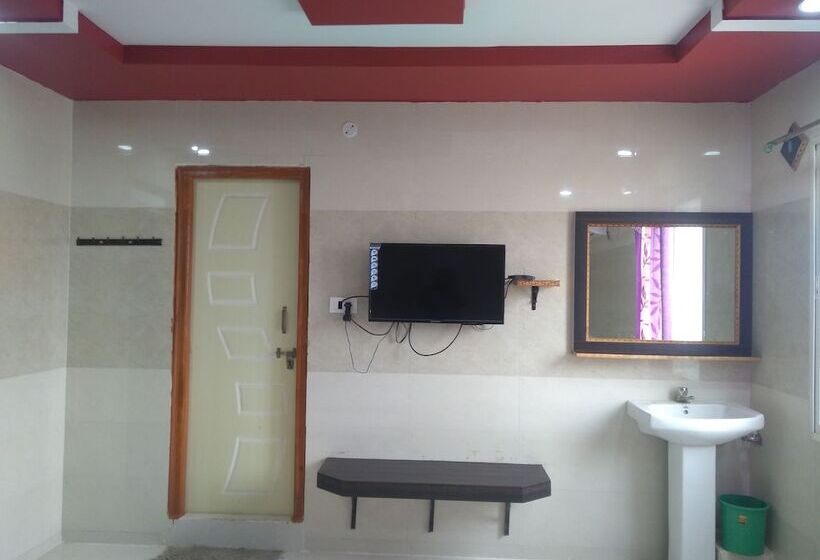 בית מלון כפרי Sree Guru Sannidhi A Budget Luxury Lodge