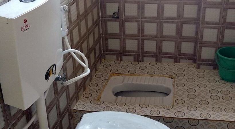 בית מלון כפרי Sree Guru Sannidhi A Budget Luxury Lodge