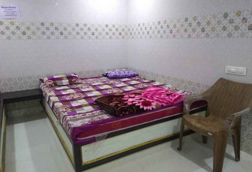 酒店 Sree Guru Sannidhi A Budget Luxury Lodge