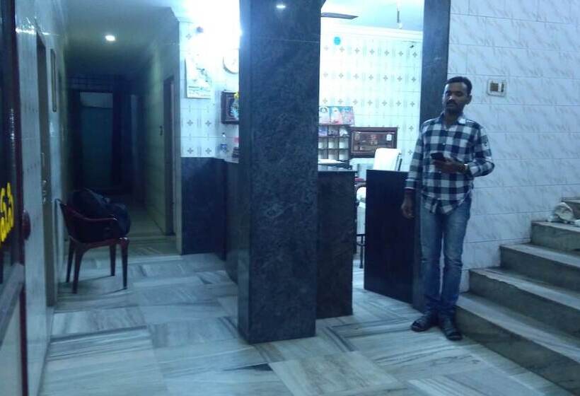 Iroomz Hotel Nandini Lodge