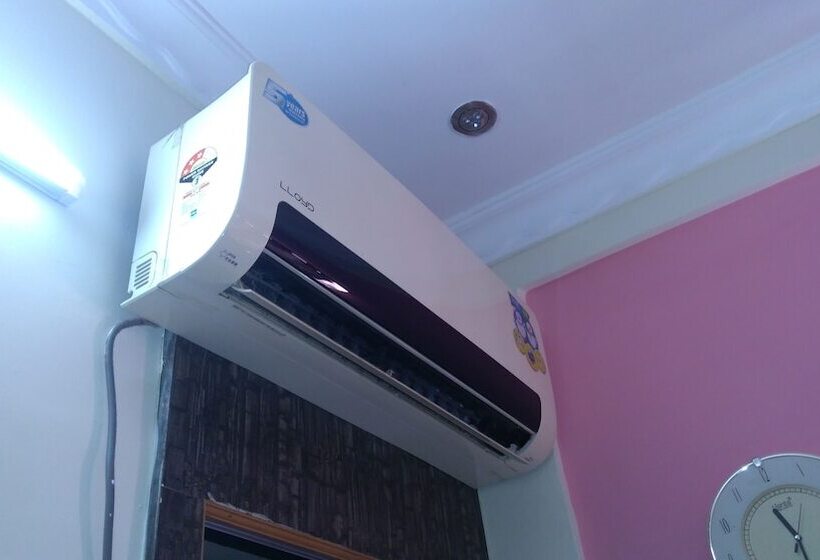 Iroomz Hotel New Ss Inn