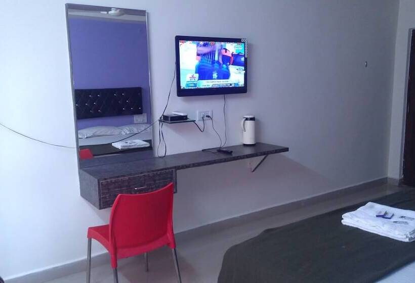 Iroomz Hotel New Ss Inn