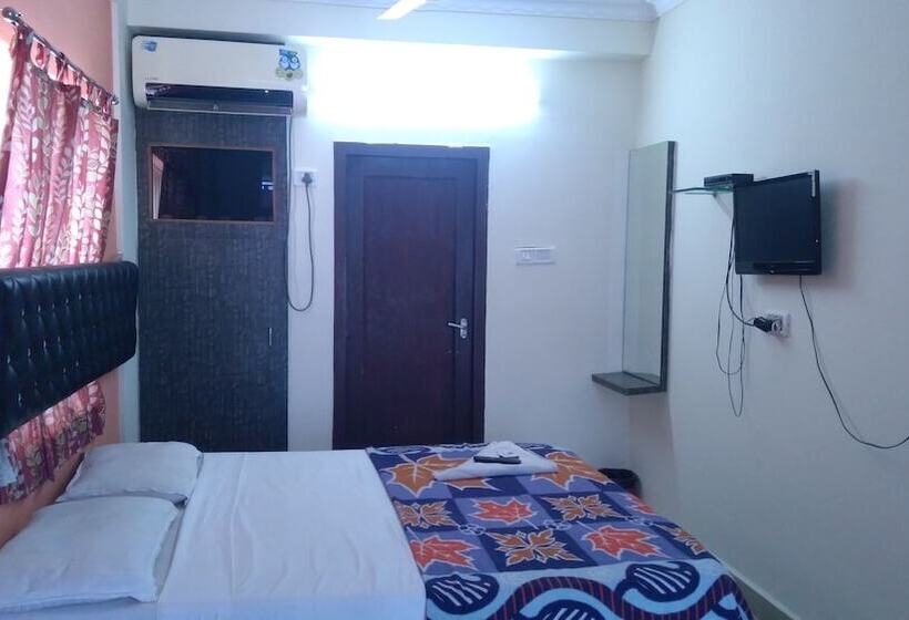 Iroomz Hotel New Ss Inn
