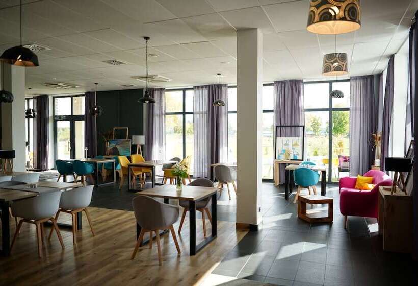 Natural Hotel W Rezerwacie Przy Plaży Na Wyspie