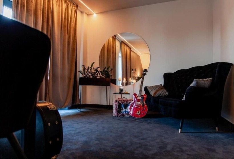 Natural Hotel W Rezerwacie Przy Plaży Na Wyspie