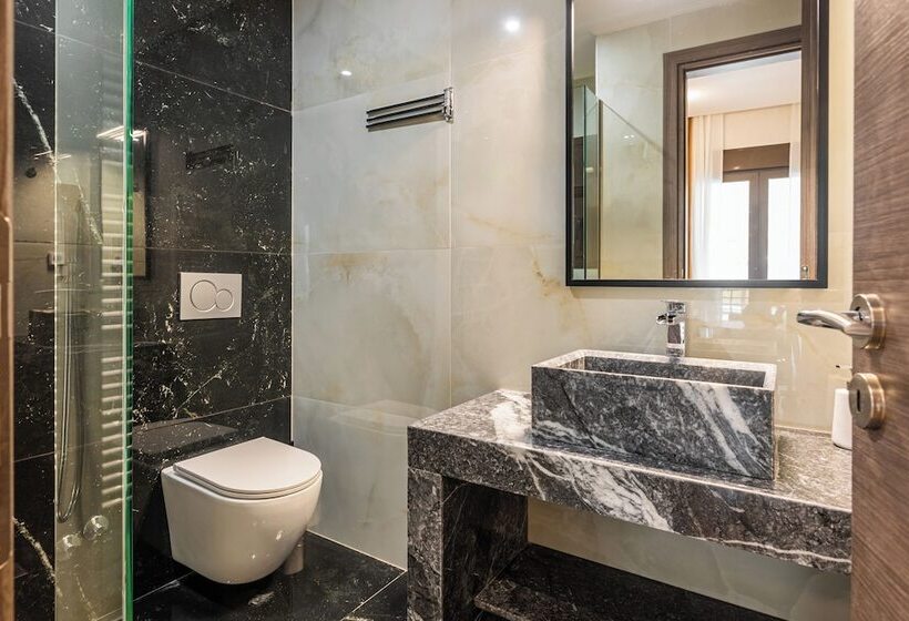 Nicholas Point Apartments And Rooms