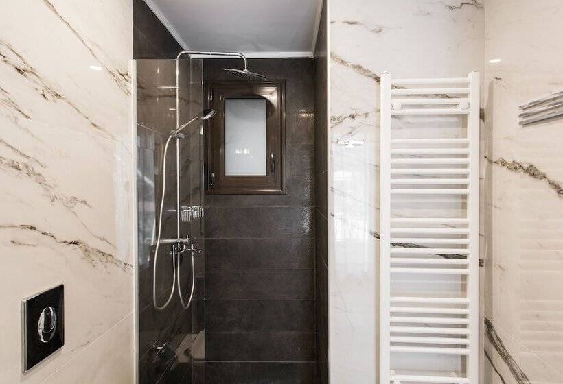 Nicholas Point Apartments And Rooms