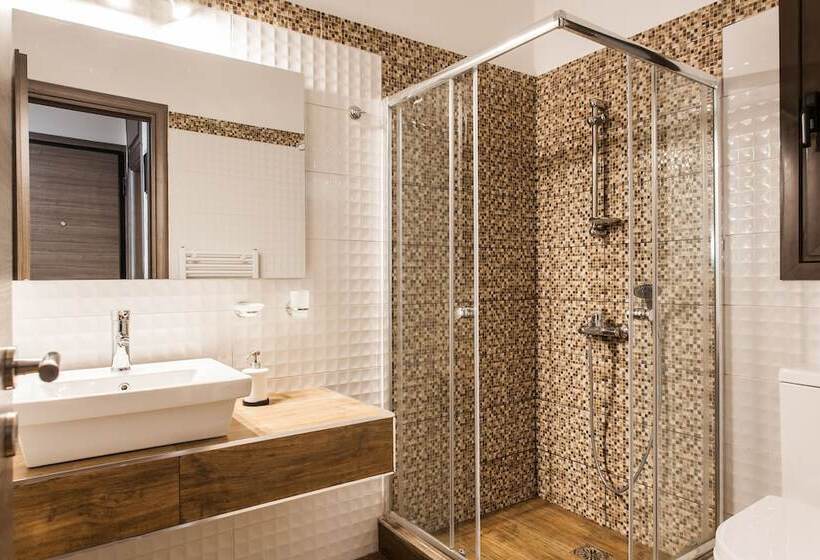 Nicholas Point Apartments And Rooms