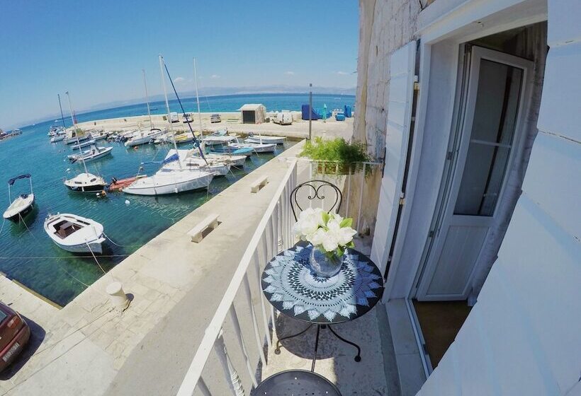 פנסיון Castel Nonna Franka