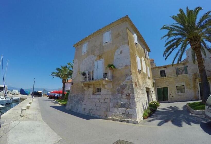 פנסיון Castel Nonna Franka