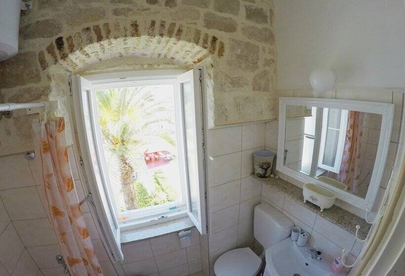 פנסיון Castel Nonna Franka