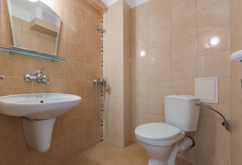 膳宿费 Dafinka Guest House