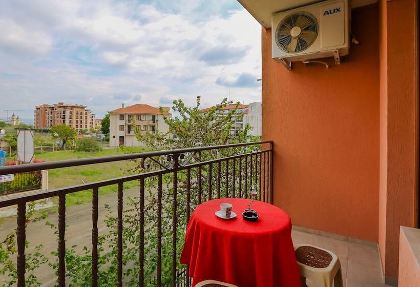 پانسیون Family Triple Room In Dafinka Guest House