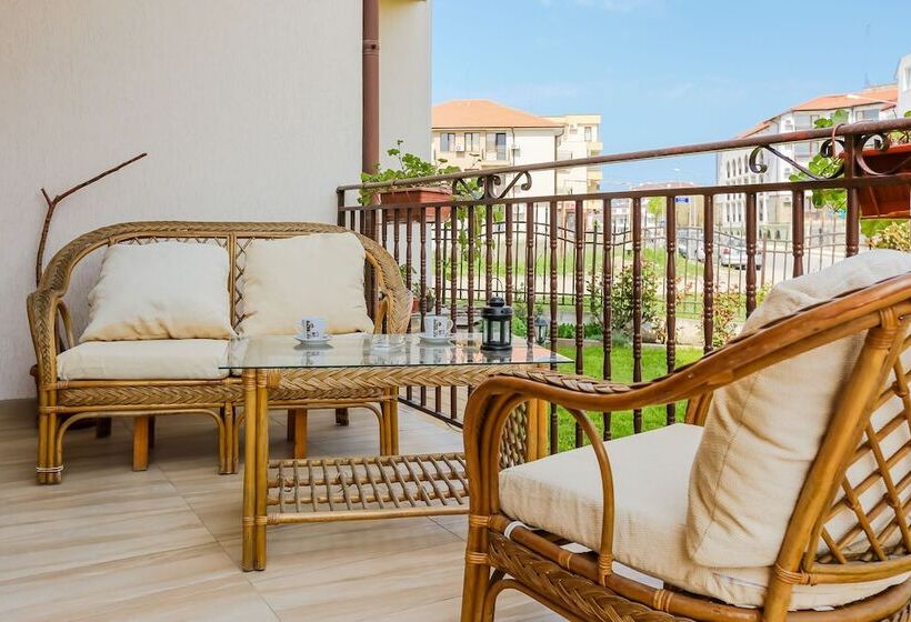 פנסיון Family Triple Room In Dafinka Guest House