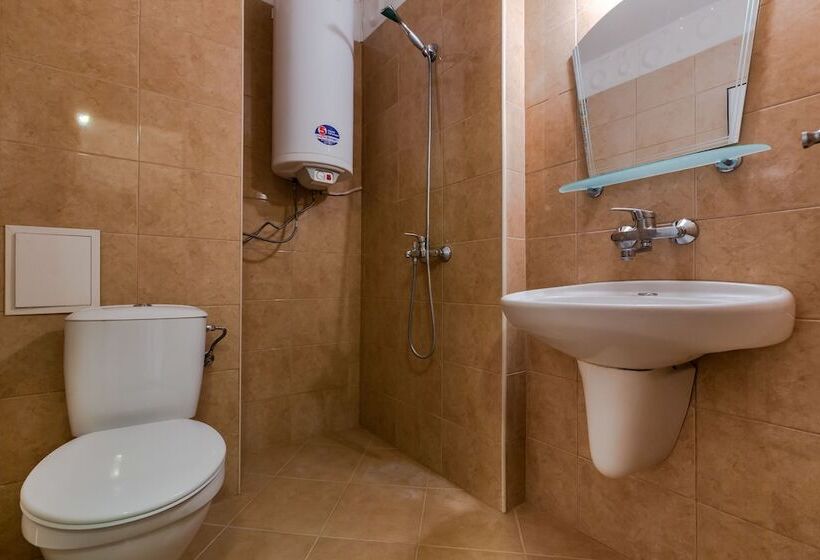 ペンション Family Triple Room In Dafinka Guest House