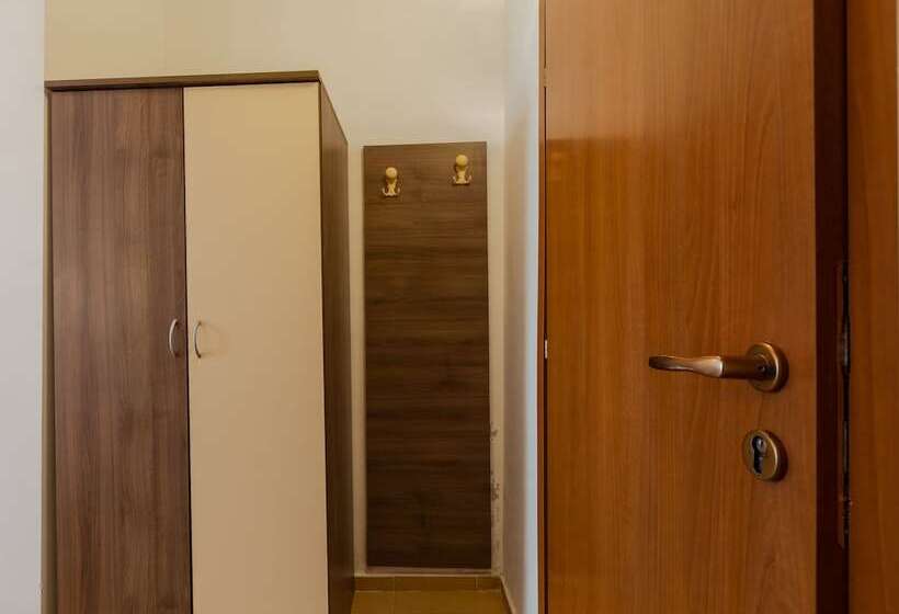 پانسیون Family Triple Room In Dafinka Guest House