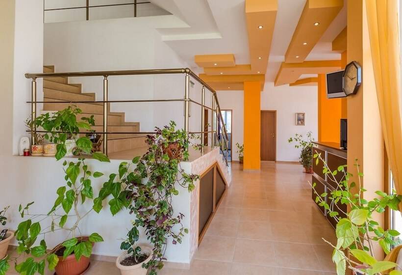 פנסיון Family Triple Room In Dafinka Guest House