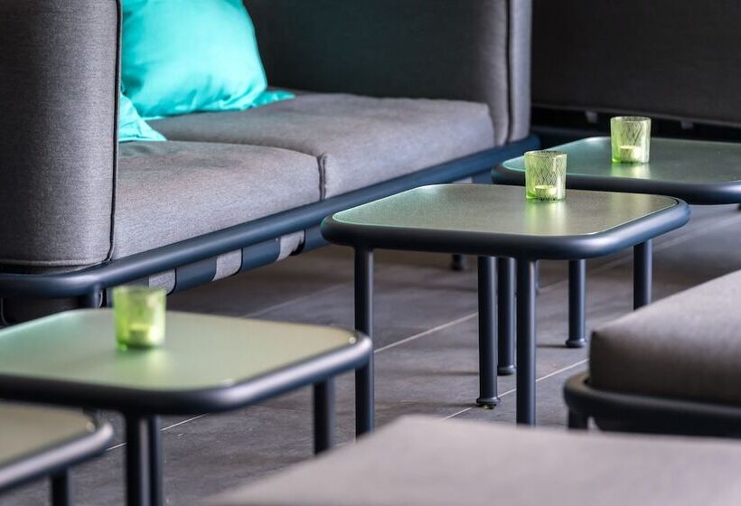 Châtonneyre Hotel & Restaurant