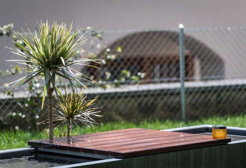 Châtonneyre Hotel & Restaurant