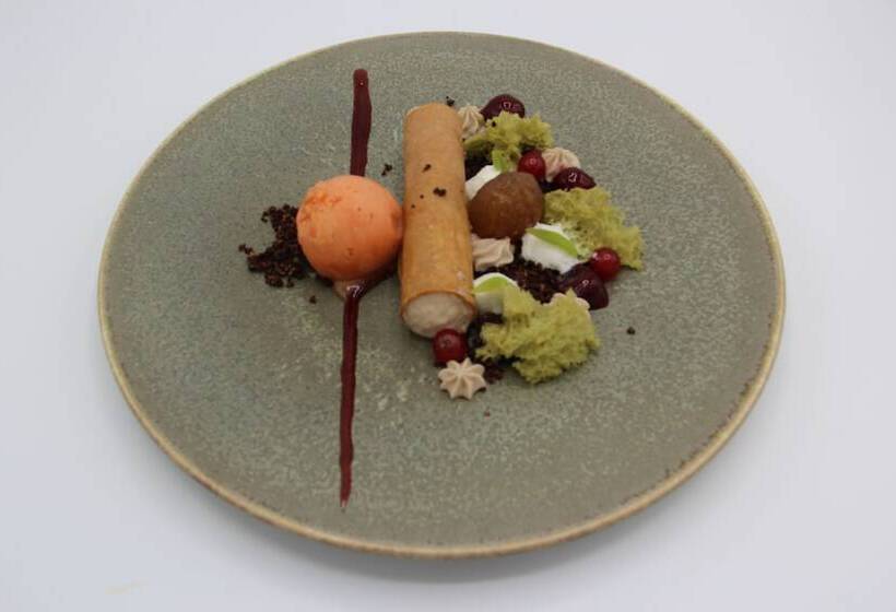 Châtonneyre Hotel & Restaurant