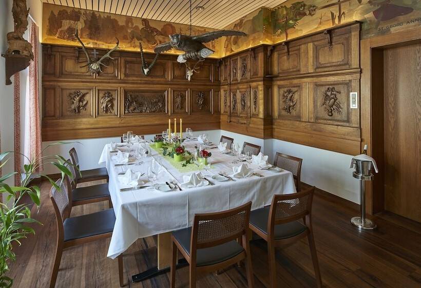 בית מלון כפרי Ambassador