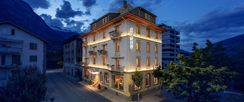 בית מלון כפרי Ambassador