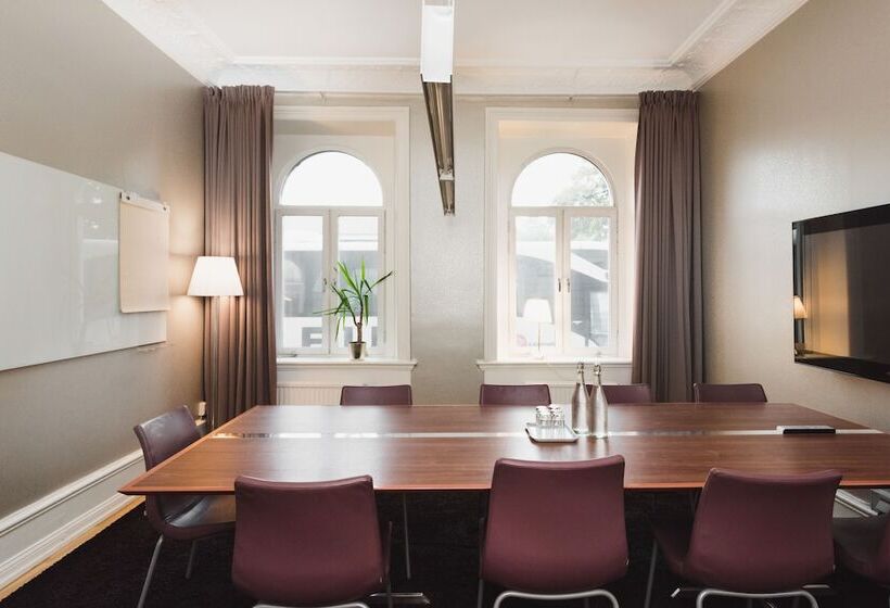 Clarion Collection Hotel Plaza