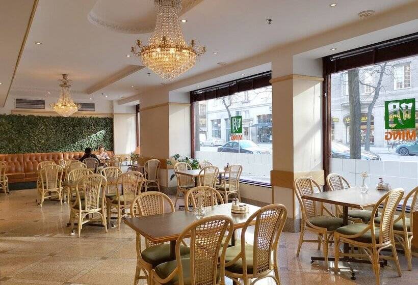 فندق Crystal Plaza