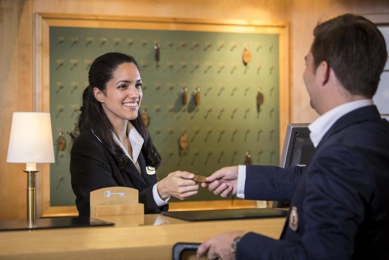 فندق Crystal Plaza