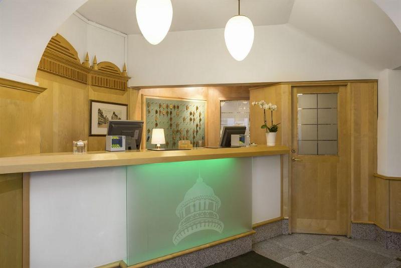 فندق Crystal Plaza