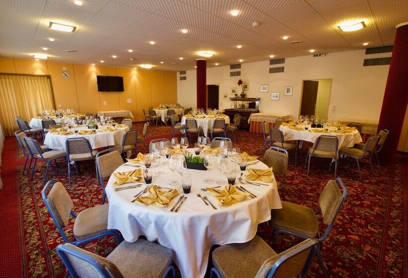 Отель Hôtel Du Rhône