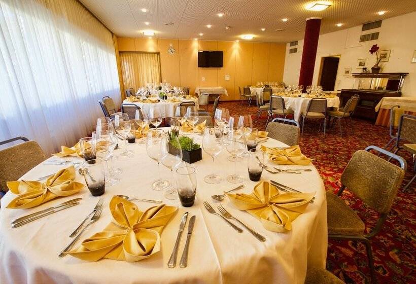 Отель Hôtel Du Rhône