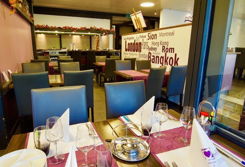 Отель Hôtel Du Rhône