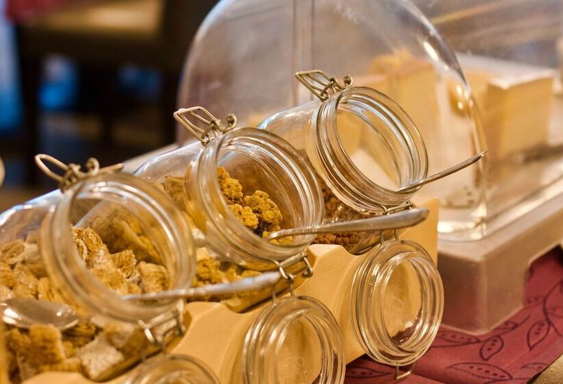 Отель Hôtel Du Rhône