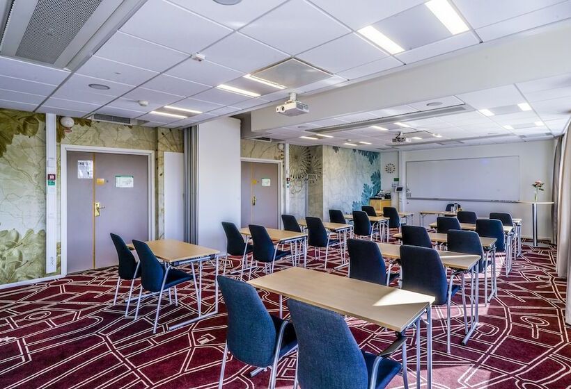 Отель Scandic Elmia