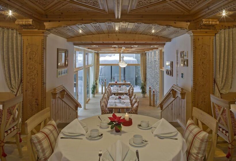 Swiss Alpine Hotel Allalin