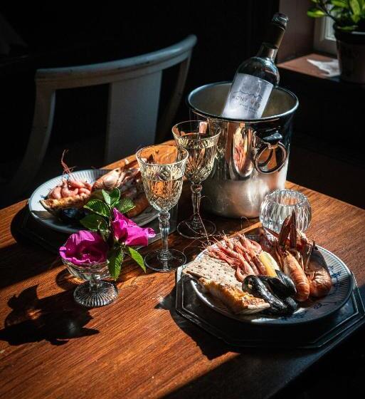 Отель Tanum Gestgifveri