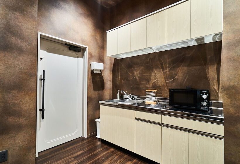 &and Hostel Hommachi East