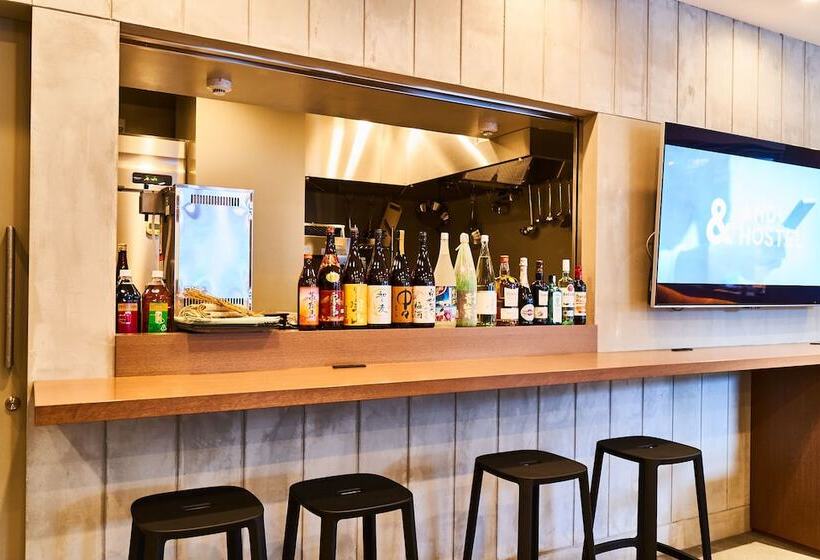 &and Hostel Hommachi East