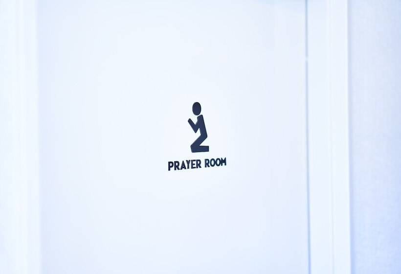 &and Hostel Hommachi East