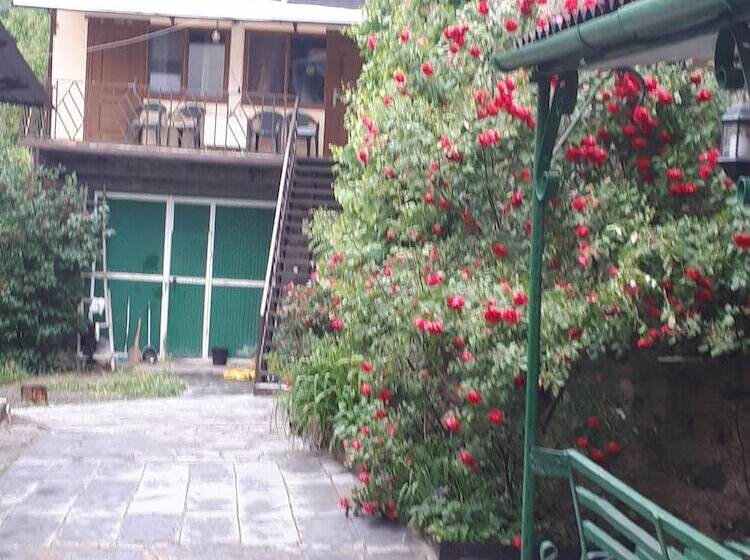 مبيت وإفطار Iris Mini