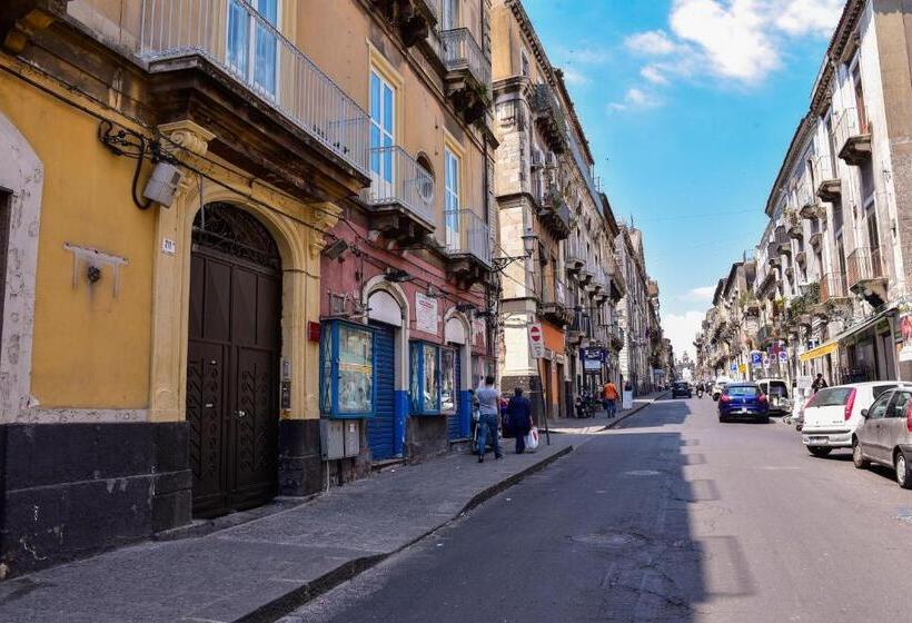 تختخواب و صبحانه Palazzo Degli Affreschi