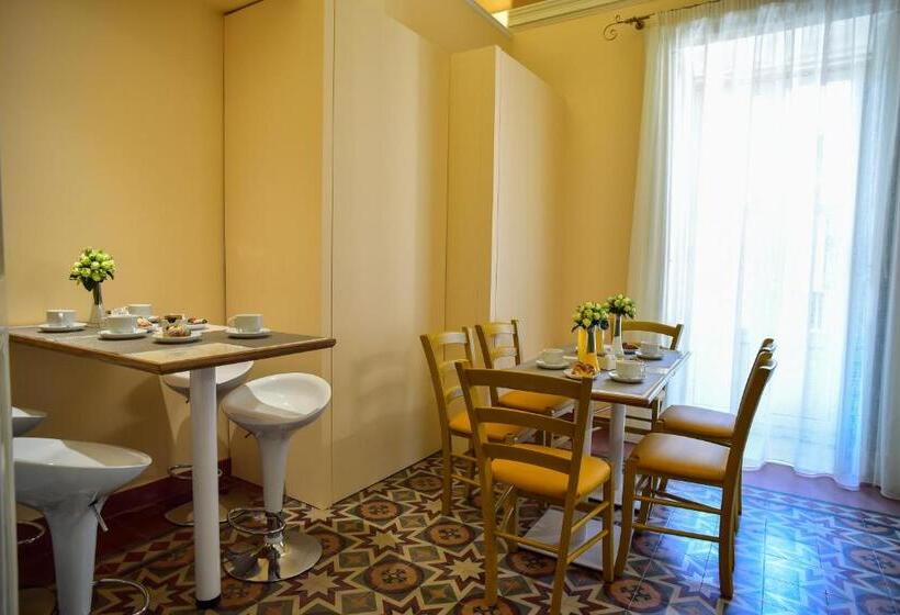 تختخواب و صبحانه Palazzo Degli Affreschi